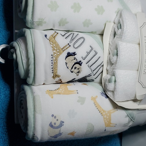 KYLE & DEENA 6 Piece Set - 3 Hooded Towels & 3 Washcloths - Animals - Picture 2 of 6